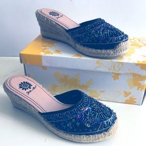 Yellow Box Kina Wedge Black